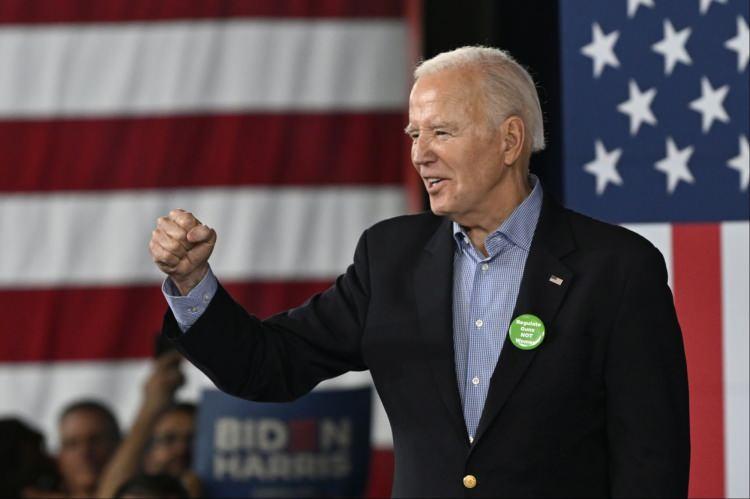 <p>Biden, sağlık hizmetinin öneminden bahsederken bir gösterici, "Peki ya Gazze'deki sağlık hizmeti?" diye bağırdı, Biden ise kendisine yöneltilen bu tepkiye, "Herkes sağlık hizmetini hak ediyor." diye yanıt verdi.</p>
