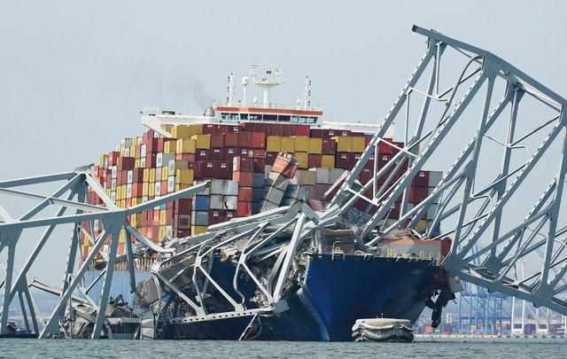 <p>Maryland eyalet polisi, köprünün çökmesi sonrasında kaybolan altı kişinin öldüğünün düşünüldüğünü söyledi.</p>
<p> </p>