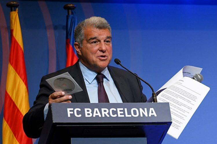 <p>Finansal Fair Play kapsamında ekonomik olarak bir toparlanma sürecinde olduklarını da belirten Laporta, bu süreçte artık son aşamaya geldiklerini belirtti.</p>