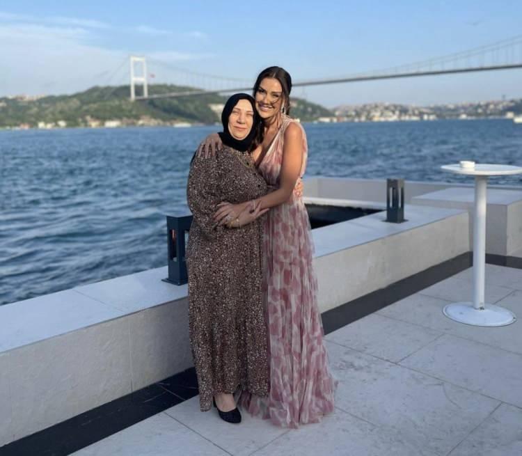 <p>Anne Polat'ın 1 TL'lik ürün satması sosyal medyanın gündemine oturdu.</p>