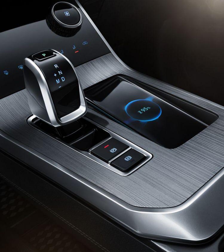 <p>Üst paketlerde sunroof ve elektrikli koltuk seçenekleri mevcut.</p>