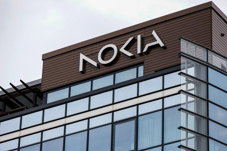 <p><strong><span style="color:#B22222">5)  NOKİA, HUAWEİ, HTC</span>  |  YÜZDE 10</strong></p>
