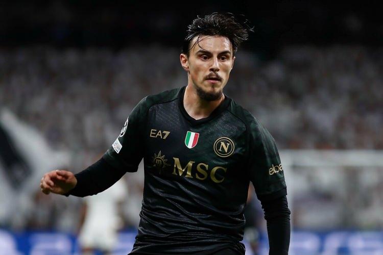 <p>Süper Lig'in İtalya Serie A'ya göre geride olduğunu ancak Türkiye'nin taraftar konusunda başka bir seviyede olduğunun da altını çizen 24 yaşındaki yıldız, <strong>"Türkiye'deki kadar ateşli bir taraftar görmedim. Şampiyonlar Ligi'nde, büyük maçlarda da oynadım ama Türkiye'deki futbol coşkusuna başka bir yerde şahit olmadım."</strong> dedi.</p>