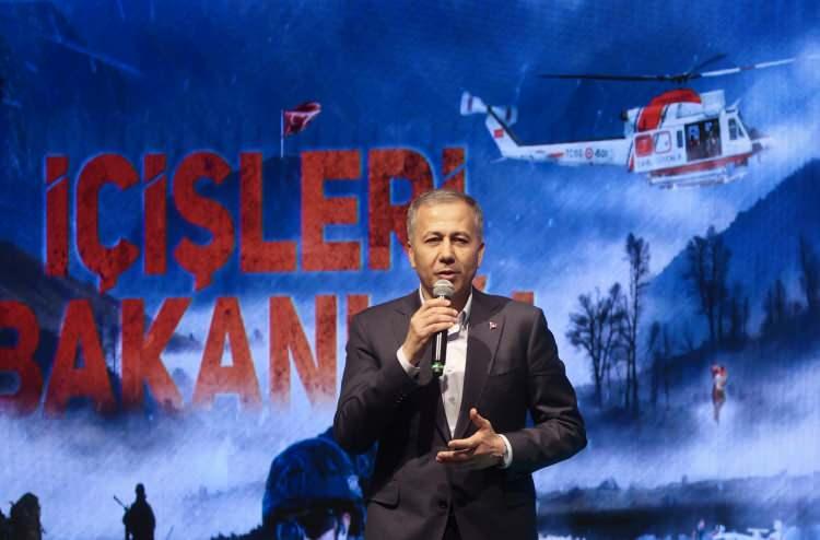 <p>Bakan Yerlikaya AK Parti Esenyurt İl&ccedil;e Başkanlığı ziyaretinin ardından Esenyurt Koza Mahallesi'ndeki bir otelde iftar programına katıldı.</p>
