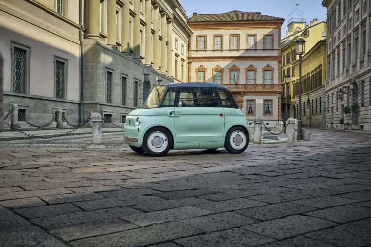 <p>İtalya'da üretilen küçük otomobil Fiat Topolino, Türkiye'de satışa sunuldu.</p>
