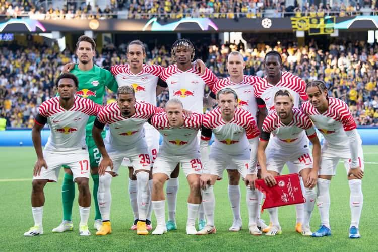 <p>18- Leipzig - Almanya Bundesliga<br />
<br />
<br />
* Futbolculara ödediği maaş: 192 Milyon euro</p>