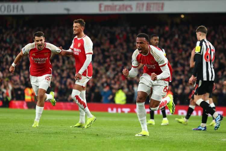 <p>11- Arsenal - İngiltere Premier Lig<br />
<br />
<br />
* Futbolculara ödediği maaş: 270 Milyon euro</p>