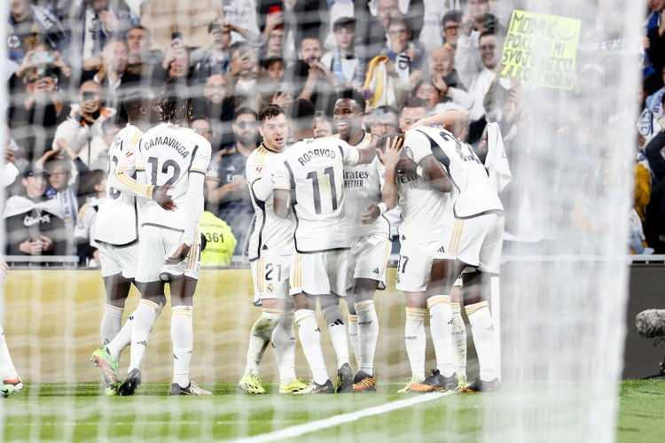 <p>4- Real Madrid - İspanya La Liga<br />
<br />
<br />
* Futbolculara ödediği maaş: 453 Milyon euro</p>