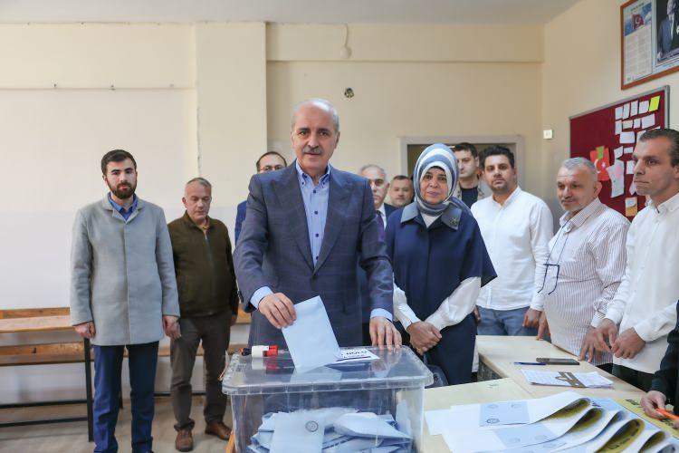 <p>TBMM Başkanı Numan Kurtulmuş, İstanbul Fatih'teki Gelenbevi Anadolu Lisesi'nde 1245 numaralı sandıkta oy verdi. </p>