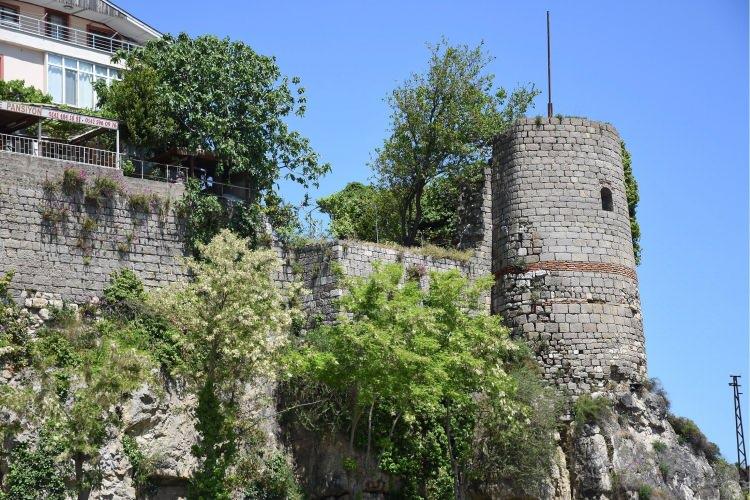<p><span style="color:#000080"><em><strong>BARTIN</strong></em></span></p>
<p>Amasra Kalesi</p>
