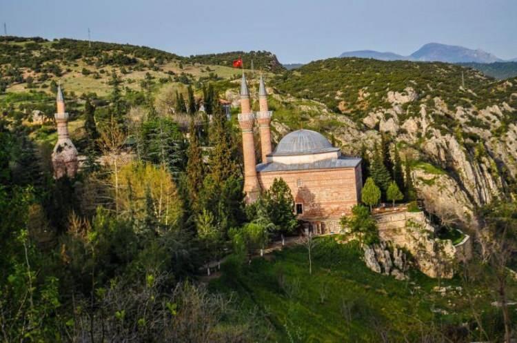 <p><span style="color:#8B4513"><em><strong>BİLECİK</strong></em></span></p>
<p>Şeyh Edebali Türbesi</p>