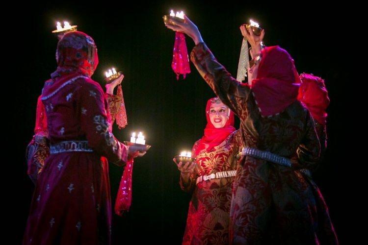 <p><span style="color:#FF0000"><em><strong>ELAZIĞ</strong></em></span><br />
<br />
Çaydaçıra Halkoyunu</p>