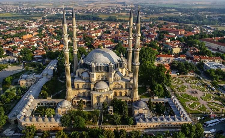 <p><span style="color:#0000CD"><em><strong>EDİRNE</strong></em></span><br />
<br />
Selimiye Camii</p>