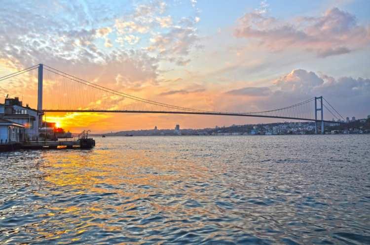 <p><span style="color:#0000CD"><em><strong>İSTANBUL</strong></em></span><br />
<br />
İstanbul Boğaz</p>