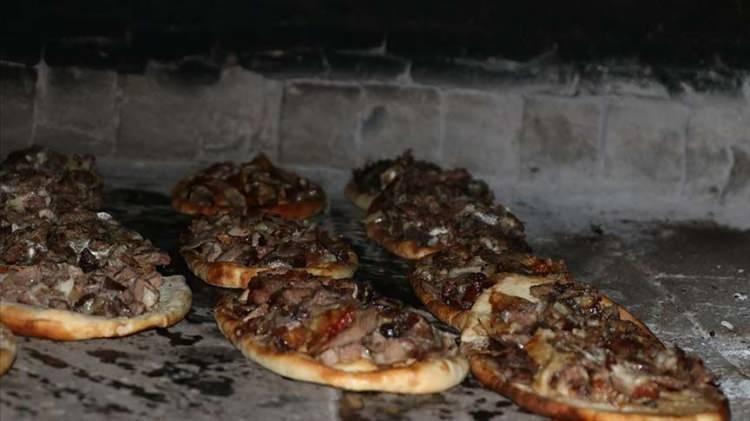 <p><em><span style="color:#B22222"><strong>SİİRT</strong></span></em><br />
<br />
Büryan Kebabı</p>
