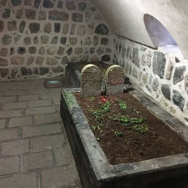 <p><span style="color:#A52A2A"><strong><em>ŞIRNAK</em></strong></span></p>

<p>Mem-u Zin Türbesi</p>
