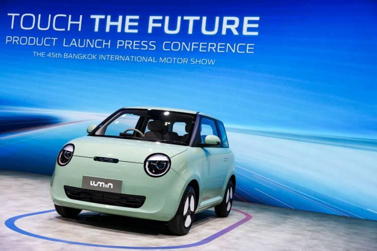 <p>Changan Lumin Corn, 41 beygirlik bir elektrik motoru tarafından güçlendiriliyor ve 13 - 18 kWh gücünde lityum polimer pillerle besleniyor. Bu motor sayesinde Lumin Corn'un maksimum hızı saatte 101 km'ye kadar çıkabiliyor.</p>

<p> </p>

<p> </p>
