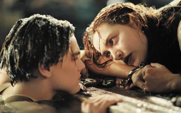 <p><strong>James Cameron'un "Titanic" filminde Rose DeWitt Bukater'ı kurtaran ancak Jack Dawson'ı kurtarmayan "yüzen kapı"  700.000 doların üzerinde bir fiyata yeni alıcısını buldu. </strong></p>
