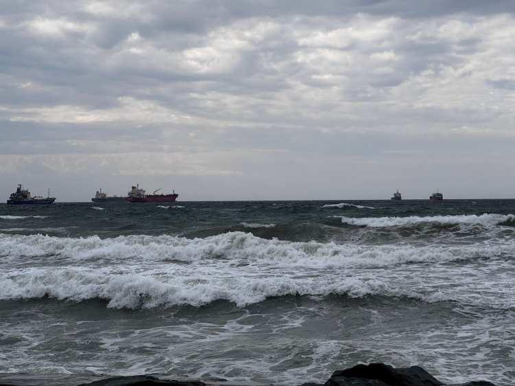 <p><strong>BAKIRKÖY'DE DEV DALGALAR</strong></p>