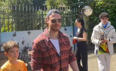 <p>Hastalığı hakkında konuşan ünlü oyuncu, <em><strong>"Kovid değildim, grip oldum. Haberler biraz yanlış çıktı. Yakında çekimlere başlıyoruz"</strong></em> dedi.</p>