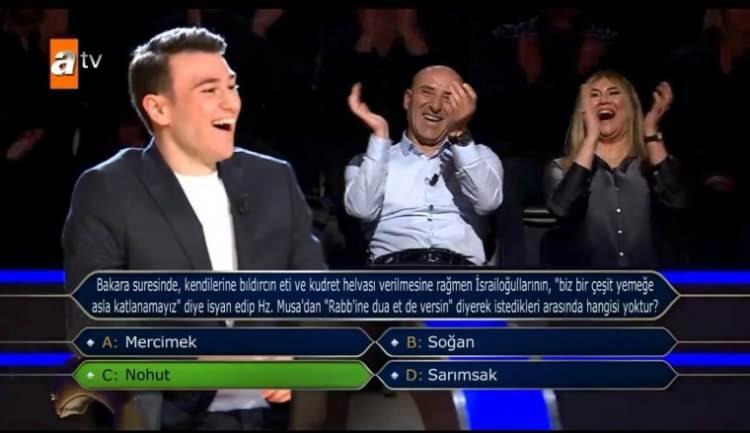 <p><strong>"Bakara suresinde bıldırcın eti ve kudret helvası verilmesine rağmen İsrailoğullarının 'Biz bir çeşit yemeğe asla katlanamayız' diye isyan edip Hz. Musa’dan 'Rabbine dua et de versin' diyerek istedikleri arasında hangisi yoktur?</strong></p>

<p><strong>A) Mercimek B) Soğan C) Nohut D) Sarımsak" </strong></p>
