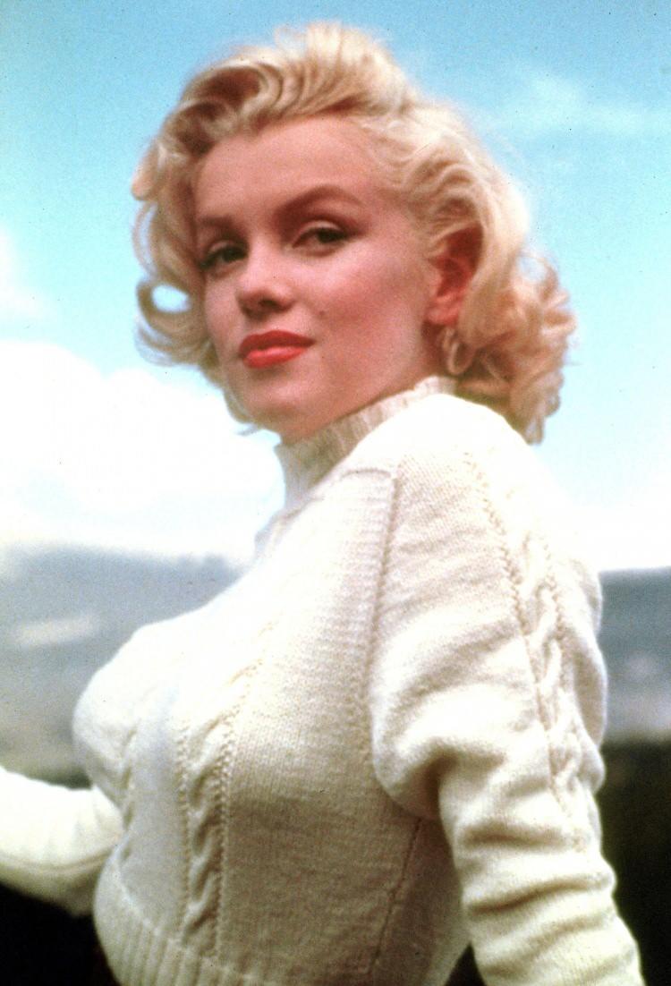 <p>Daha önce Marilyn Monroe, Prenses Diana çok sevilen ve öldüğü zaman resmen yürekleri burkan isimlerin kıyafetleri ve eşyalarının ne kadar kıymetli olduğunu mutlaka duymuşsunuzdur.</p>

<p> </p>
