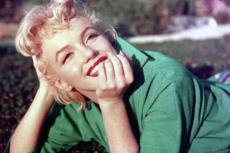 <p>Marilyn Monroe'nun kıyafetlerinin yanı sıra takma kirpikleri ve kullanılmış ruju gibi özel eşyaları önümüzdeki hafta Hollywood'da düzenlenecek bir açık artırmada satılacak.</p>

<p> </p>
