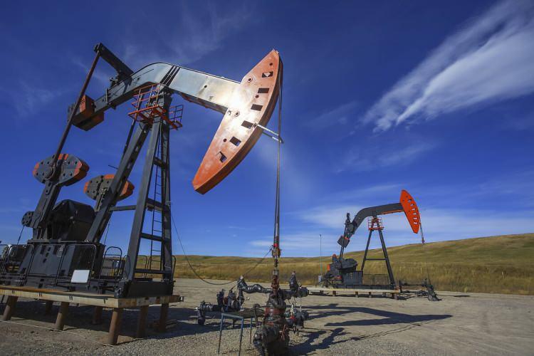<p>Aramco, küresel petrol talebindeki artışın ardından 2007'de yaklaşık 10 milyar dolarlık yatırımlarla Manifa petrol sahasının üretim kapasitesini genişletti.</p>
<p>Aramco'nun internet sitesinde yer alan bilgiye göre, 2008'de tamamlanan inşaat çalışmalarıyla üretimin tekrar başladığı Manifa'da 2013'te başlangıç için 500 bin varil günlük üretim yapılırken 2017'de günlük 900 bin varil üretim kapasitesine ulaşıldı.</p>