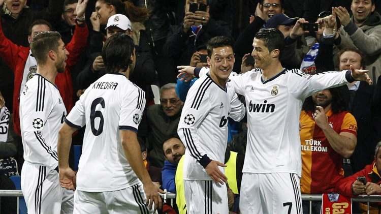 <p><strong>CRİSTİANO RONALDO YORUM YAPTI!</strong></p>

<p>Real Madrid'den eski takım arkadaşı olan Cristiano Ronaldo'da yorum yapanlar arasındaydı. Ronaldo, Mesut Özil'in paylaşımının altına,<em><strong> "Fena değil kardeşim" </strong></em>şeklinde bir yorumda bulundu.</p>
