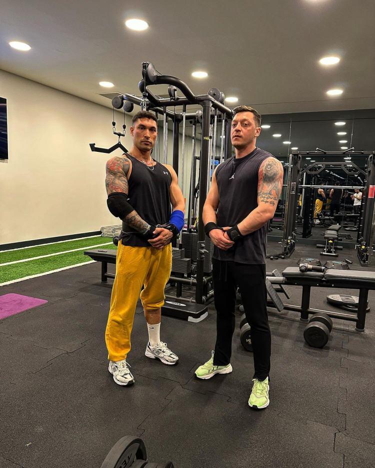 <p><strong>İşte, Mesut Özil'in değişimi...</strong></p>
