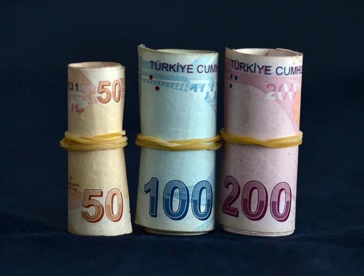 <p>Ek Ödül Taahhütnamesinin imzalanması sonrasındaki 60 gün içerisinde iki yeni fatura ödeme talimatı verilmesi durumunda maaş baremi bağımsız 1.500 TL ek nakit ödül ödenir.</p>
<p> </p>
<p>Ek Ödül Taahhütnamesinin imzalanması sonrasındaki 60 gün içerisinde asıl bireysel kredi kartları ile toplamda 1.000 TL harcama yapılması durumunda, maaş baremi bağımsız 2.000 TL ek ödül ödenir. Ödeme, ek ödül taahhütnamesinin iptal edilmemesi durumunda ilk maaş ödemesini aldığı ayı takip eden ay içerisinde yapılacaktır.</p>