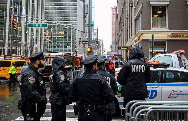 <p>Ayrıca, İsrail'in Gazze'deki sivilleri bombalamasını ve ABD'nin bölgede yapılacak ateşkese destek vermemesine tepki gösteren çoğu Demokrat Partili sivil aktivist, New Yorkluları ön seçimlerde boş oy kullanmaya çağırıyor.</p>
<p> </p>