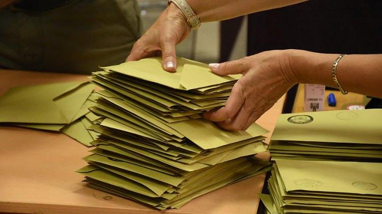 <p>Online bilet satışlarında geçen yıla göre en çok artış olan ilk 20 ilin yer aldığı bölgelere bakıldığında 8 ilin Doğu Anadolu Bölgesi'nde, 6 ilin Karadeniz Bölgesi'nde, 4 ilin Güneydoğu Anadolu Bölgesi'nde ve birer ilin de İç Anadolu ve Akdeniz Bölgeleri'nde olduğu görülüyor.</p>
