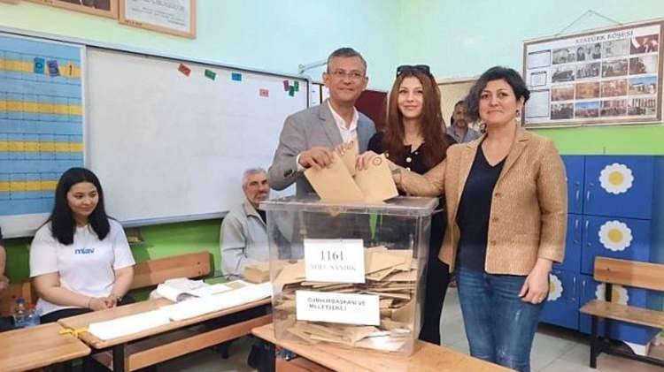 <p>CHP Genel Başkanı &Ouml;zg&uuml;r &Ouml;zel, oyunu Manisa merkez Yunusemre il&ccedil;esi 23 Nisan Ulusal Egemenlik İlkokulu'nda kullanacak.</p>

<p>&nbsp;</p>
