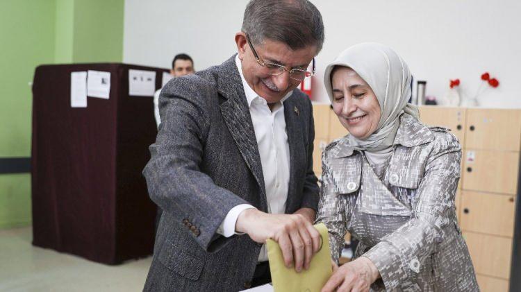 <p>Gelecek Partisi Genel Başkanı Ahmet Davutoğlu, İstanbul Ey&uuml;psultan'daki G&ouml;kt&uuml;rk Mahallesi'nde.</p>
