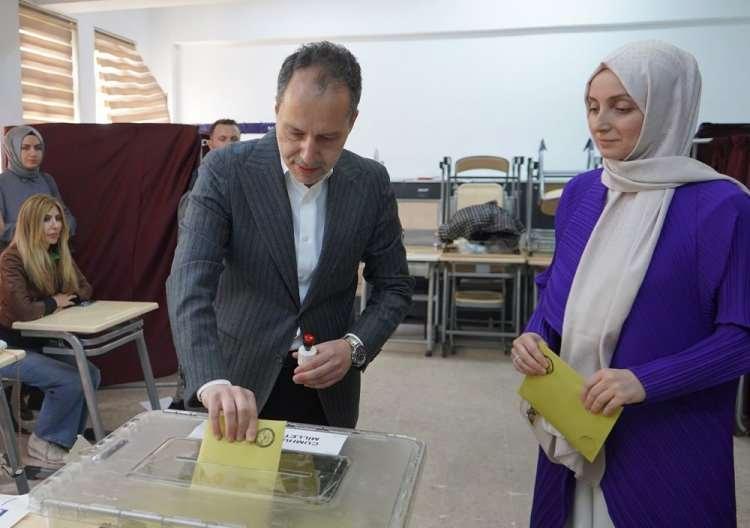 <p>Yeniden Refah Partisi Genel Başkanı Fatih Erbakan, Balgat Binnaz Rıdvan Ege Anadolu Lisesi'nde.</p>
