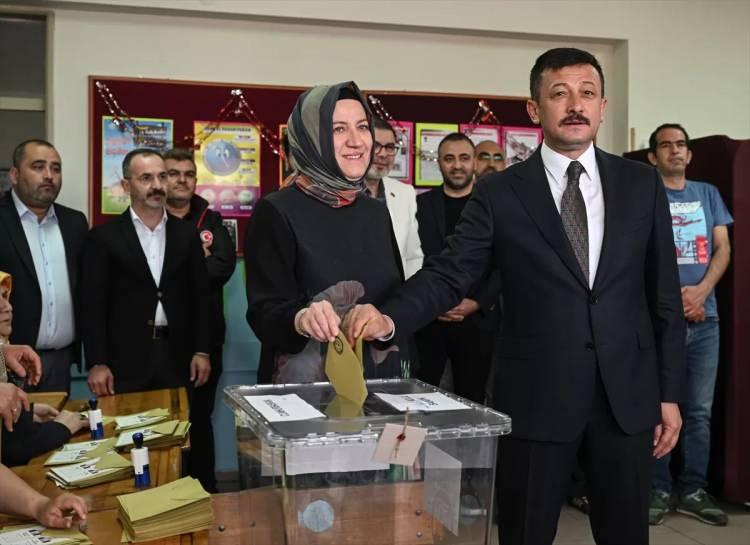 <p>Cumhur İttifakı İzmir B&uuml;y&uuml;kşehir Belediye Başkan adayı Hamza Dağ, Bayraklı il&ccedil;esi G&uuml;m&uuml;şpala Mahallesi Şehit Nazımbey İlkokulu'nda.</p>

<p>&nbsp;</p>
