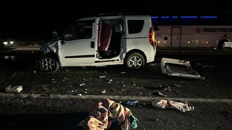 <p>Yaralılardan İbrahim Erol, Hamdullah Kınış ile kimliği hen&uuml;z belirlenemeyen 1 kişi yapılan m&uuml;dahalelere rağmen kurtarılamadı.</p>
