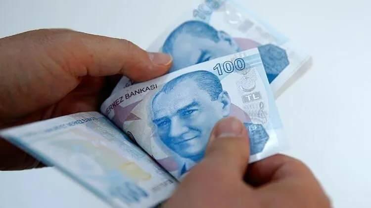 <p><strong>''EYT’den en az yararlanan memurlar''</strong></p>
<p> </p>
<p>EYT düzenlemesinde en az yararlanan kesimin memurların olduğunu dile getiren Karakaş, <strong>''Neredeyse EYT'den emekli olan memur sayısı yok gibi. 2 milyon 193 bin olan toplam emeklilerin içerisinden memur emeklisi olan 86 bin kişiye baktığımızda son derece az olduğunu görüyoruz. </strong></p>