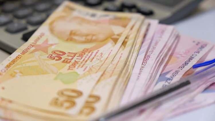 <p><strong>Dolayısıyla bu ortalama rakam 440 bin civarı dediğimiz taktirde 2023 yılında emekli olanların sayısı da 2 milyon 193 bin olduğuna göre bu durumda 1 milyon 750 binle 1 milyon 800 bin arası EYT'li 2023 yılında emekli oldu'' </strong>şeklinde konuştu.</p>