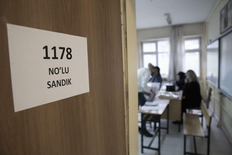 <p>31 Mart 2024 Mahalli İdareler Genel Seçimleri için 32 ilde seçmenler, saat 07.00'den itibaren sandık başına gitti, diğer illerde de oy verme saat 08.00 itibarıyla başladı.</p>