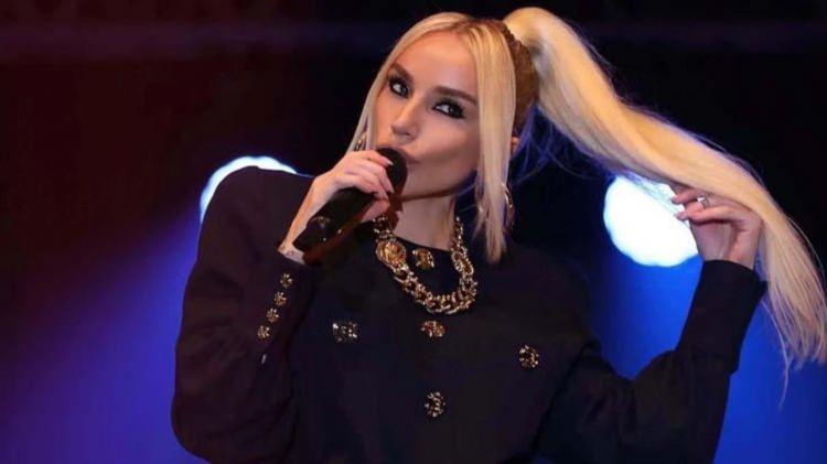 <p><strong>GÜLŞEN</strong></p>

<p>İstanbul, Antalya, Kıbrıs, Berlin</p>

<p><strong>10 MİLYON TL</strong></p>
