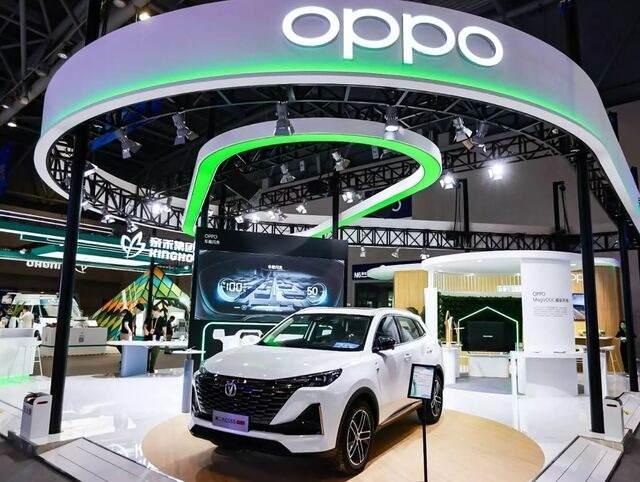 <p><strong>OPPO</strong></p>

<p>Çinli telefon markası, NIO, BYD Auto ve Geely gibi otomobil üreticileri dijital sistemler üzerinde çalışıyor. Oppo, son olarak Hindistan için elektrikli bir araç üzerinde çalışıyor. Şirketin elektrikli araçlarının 2024 başlarında piyasaya sürülmesi bekleniyor.</p>

<p> </p>
