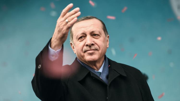<p><strong>4'üncü çocuğa da sıcak baktığını ifade eden Wilma Elles, Cumhurbaşkanı Recep Tayyip Erdoğan'ın "En az dört çocuk" sözlerine katıldığını belirtti.</strong></p>
<p> </p>