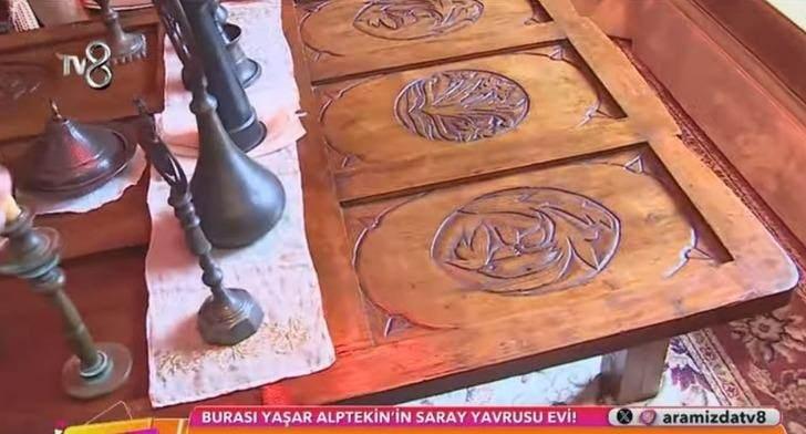 <p>Yataktan yapılan masa da detaylarıyla dikkat çekiyor.</p>

<p> </p>
