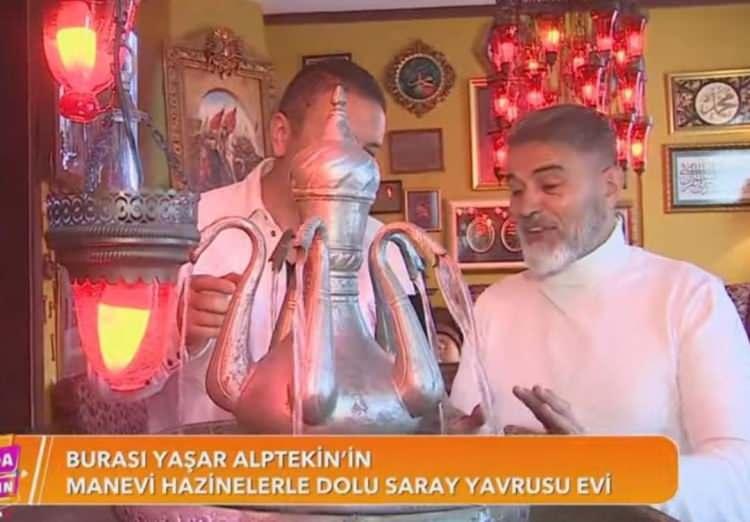 <p>Salonun ortasında ise Osmanlı döneminde akıl hastalarının tedavi edildiği bir düzenek var.</p>
<p> </p>