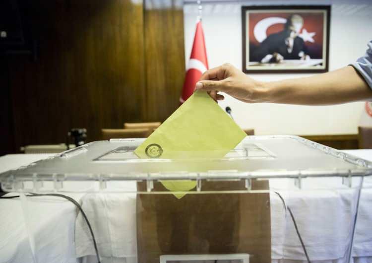 <p><strong>YURTDIŞI SEÇMEN OY KULLANACAK MI?</strong></p>
<p>Yurtdışındaki seçmenler yerel seçimde oy veremiyor. Milletvekili, Cumhurbaşkanı ve halkoylamasında oy kullanıyor.</p>