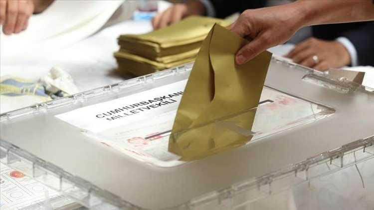 <p>ERZURUM</p>

<p>Erzurum B&uuml;y&uuml;kşehir Belediye Başkan adaylığı i&ccedil;in 20 siyasi parti adayı yarışacak.</p>

<p>Erzurum B&uuml;y&uuml;kşehir Belediye başkanlığı se&ccedil;imine katılan partiler: Adalet ve Kalkınma Partisi, İYİ Parti, Anavatan Partisi, Demokratik Sol Parti, Halkların Eşitlik ve Demokrasi Partisi, Zafer Partisi, Halkın Kurtuluş Partisi, T&uuml;rkiye Kom&uuml;nist Hareketi, Bağımsız T&uuml;rkiye Partisi, Yeni T&uuml;rkiye Partisi, Cumhuriyet Halk Partisi, H&uuml;r Dava Partisi, Hak ve &Ouml;zg&uuml;rl&uuml;kler Partisi, Adalet Birlik Partisi, Demokrat Parti, Millet Partisi, Milli Yol Partisi, Demokrasi ve Atılım Partisi, Saadet Partisi, Vatan Partisi.<br />
ESKİŞEHİR</p>

<p>Eskişehir B&uuml;y&uuml;kşehir Belediye Başkan adaylığı i&ccedil;in 19 siyasi parti adayı ile 2 bağımsız aday yarışacak.</p>

<p>Eskişehir B&uuml;y&uuml;kşehir Belediye başkanlığı se&ccedil;imine katılan partiler: Adalet ve Kalkınma Partisi, İYİ Parti, Memleket Partisi, Demokratik Sol Parti, Yeniden Refah Partisi, Halkların Eşitlik ve Demokrasi Partisi, T&uuml;rkiye Kom&uuml;nist Partisi, Zafer Partisi, T&uuml;rkiye Kom&uuml;nist Hareketi, Bağımsız T&uuml;rkiye Partisi, Yeni T&uuml;rkiye Partisi, Cumhuriyet Halk Partisi, Emek Partisi, H&uuml;r Dava Partisi, Hak ve &Ouml;zg&uuml;rl&uuml;kler Partisi, Millet Partisi, Demokrasi ve Atılım Partisi, Saadet Partisi, Vatan Partisi.<br />
GAZİANTEP</p>

<p>Gaziantep B&uuml;y&uuml;kşehir Belediye Başkan adaylığı i&ccedil;in 26 siyasi parti adayı ile 3 bağımsız aday yarışacak.</p>

<p>Gaziantep B&uuml;y&uuml;kşehir Belediye başkanlığı se&ccedil;imine katılan partiler: Adalet ve Kalkınma Partisi, İYİ Parti, Anavatan Partisi, Demokratik Sol Parti, Yeniden Refah Partisi, Halkların Eşitlik ve Demokrasi Partisi, T&uuml;rkiye Kom&uuml;nist Partisi, Anadolu Birliği Partisi, Zafer Partisi, Halkın Kurtuluş Partisi, T&uuml;rkiye Kom&uuml;nist Hareketi, Bağımsız T&uuml;rkiye Partisi, Gelecek Partisi, Yeni T&uuml;rkiye Partisi, Cumhuriyet Halk Partisi, H&uuml;r Dava Partisi, Hak ve &Ouml;zg&uuml;rl&uuml;kler Partisi, Adalet Birlik Partisi, Demokrat Parti, Millet Partisi, Milli Yol Partisi, Adalet Partisi, T&uuml;rkiye İş&ccedil;i Partisi, Demokrasi ve Atılım Partisi, Saadet Partisi, Vatan Partisi.<br />
HATAY</p>

<p>Hatay B&uuml;y&uuml;kşehir Belediye Başkan adaylığı i&ccedil;in 22 siyasi parti adayı ile 2 bağımsız aday yarışacak.</p>

<p>Hatay B&uuml;y&uuml;kşehir Belediye başkanlığı se&ccedil;imine katılan partiler: Adalet ve Kalkınma Partisi, İYİ Parti, Memleket Partisi, Demokratik Sol Parti, Yeniden Refah Partisi, Halkların Eşitlik ve Demokrasi Partisi, Anadolu Birliği Partisi, Zafer Partisi, T&uuml;rkiye Kom&uuml;nist Hareketi, Bağımsız T&uuml;rkiye Partisi, Yeni T&uuml;rkiye Partisi, Cumhuriyet Halk Partisi, Emek Partisi, H&uuml;r Dava Partisi, Hak ve &Ouml;zg&uuml;rl&uuml;kler Partisi, Adalet Birlik Partisi, Millet Partisi, Adalet Partisi, T&uuml;rkiye İş&ccedil;i Partisi, Demokrasi ve Atılım Partisi, Saadet Partisi, Vatan Partisi.<br />
İSTANBUL</p>

<p>İstanbul B&uuml;y&uuml;kşehir Belediye Başkan adaylığı i&ccedil;in 22 parti adayı ile 27 bağımsız aday yarışacak.</p>

<p>İstanbul B&uuml;y&uuml;kşehir Belediye başkanlığı se&ccedil;imine katılan partiler: Adalet ve Kalkınma Partisi, İYİ Parti, Memleket Partisi, Anavatan Partisi, Demokratik Sol Parti, Yeniden Refah Partisi, Halkların Eşitlik ve Demokrasi Partisi, T&uuml;rkiye Kom&uuml;nist Partisi, Anadolu Birliği Partisi, Zafer Partisi, T&uuml;rkiye Kom&uuml;nist Hareketi, Bağımsız T&uuml;rkiye Partisi, Yeni T&uuml;rkiye Partisi, Cumhuriyet Halk Partisi, Hak ve &Ouml;zg&uuml;rl&uuml;kler Partisi, Ocak Partisi, Adalet Birlik Partisi, Millet Partisi, Milli Yol Partisi, Demokrasi ve Atılım Partisi, Saadet Partisi, Vatan Partisi.<br />
İZMİR</p>

<p>İzmir B&uuml;y&uuml;kşehir Belediye Başkan adaylığı i&ccedil;in 21 parti adayı ile 6 bağımsız aday yarışacak.</p>

<p>İzmir B&uuml;y&uuml;kşehir Belediye başkanlığı se&ccedil;imine katılan partiler: Adalet ve Kalkınma Partisi, İYİ Parti, Memleket Partisi, Anavatan Partisi, Demokratik Sol Parti, Yeniden Refah Partisi, Halkların Eşitlik ve Demokrasi Partisi, T&uuml;rkiye Kom&uuml;nist Partisi, Anadolu Birliği Partisi, Zafer Partisi, Halkın Kurtuluş Partisi, T&uuml;rkiye Kom&uuml;nist Hareketi, Bağımsız T&uuml;rkiye Partisi, Cumhuriyet Halk Partisi, Emek Partisi, Hak ve &Ouml;zg&uuml;rl&uuml;kler Partisi, Adalet Birlik Partisi, Demokrat Parti, Demokrasi ve Atılım Partisi, Saadet Partisi, Vatan Partisi.<br />
KAHRAMANMARAŞ</p>

<p>Kahramanmaraş B&uuml;y&uuml;kşehir Belediye Başkan adaylığı i&ccedil;in 21 parti adayı ile 6 bağımsız aday yarışacak.</p>

<p>Kahramanmaraş B&uuml;y&uuml;kşehir Belediye başkanlığı se&ccedil;imine katılan partiler: Adalet ve Kalkınma Partisi, İYİ Parti, Memleket Partisi, Demokratik Sol Parti, Yeniden Refah Partisi, Halkların Eşitlik ve Demokrasi Partisi, T&uuml;rkiye Kom&uuml;nist Partisi, Zafer Partisi, Halkın Kurtuluş Partisi, T&uuml;rkiye Kom&uuml;nist Hareketi, Bağımsız T&uuml;rkiye Partisi, Yeni T&uuml;rkiye Partisi, Cumhuriyet Halk Partisi, H&uuml;r Dava Partisi, Hak ve &Ouml;zg&uuml;rl&uuml;kler Partisi, Adalet Birlik Partisi, Demokrat Parti, Millet Partisi, Milli Yol Partisi, Demokrasi ve Atılım Partisi, Vatan Partisi.</p>
