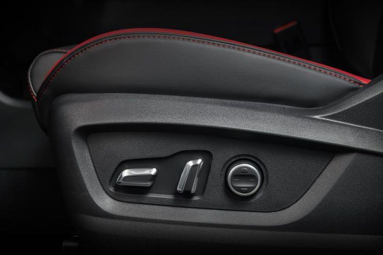 <p>1.5 litrelik ve yaklaşık 150 beygirlik turbo benzinli motor ile 210 Nm tork değeri sunuyor.</p>