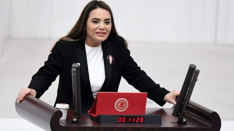 <p>Adana milletvekili Ayyüce Türkeş Taş, Adana Büyükşehir Belediyesi başkanlığı için aday olmuştu.</p>

